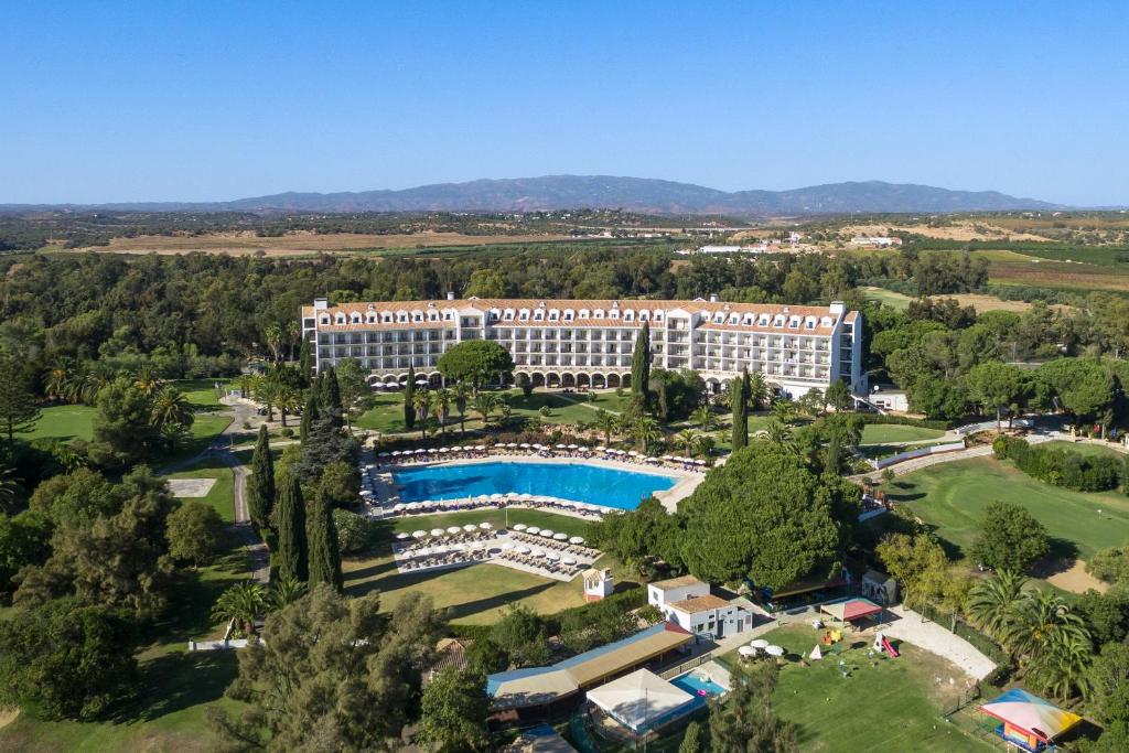 Penina Golf Trip: 1 in 8 Go Free Image